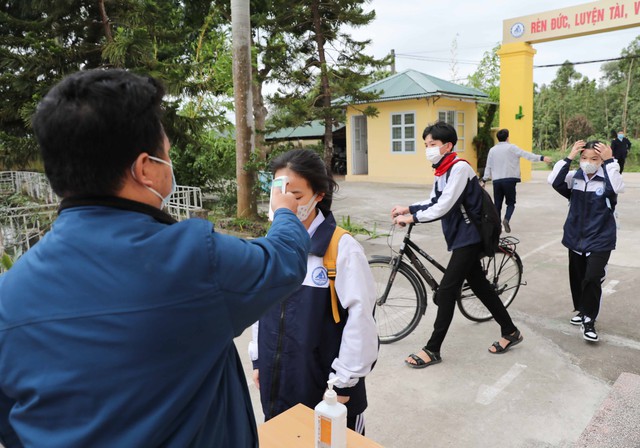 ẢNH: 17 huyện, thị xã tại Hà Nội đón học sinh trở lại trường học - Ảnh 2.