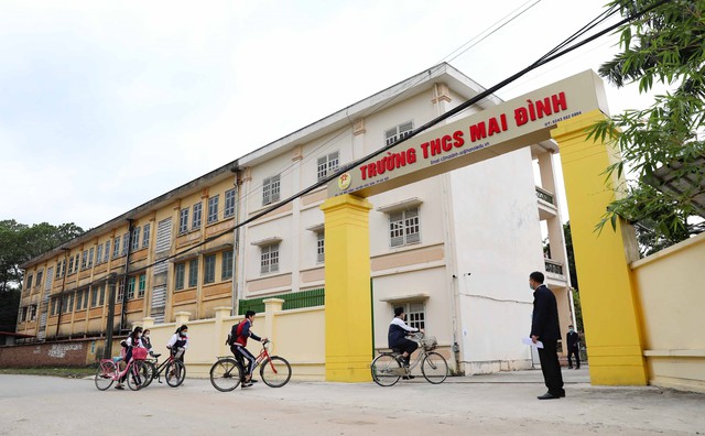 ẢNH: 17 huyện, thị xã tại Hà Nội đón học sinh trở lại trường học - Ảnh 1.