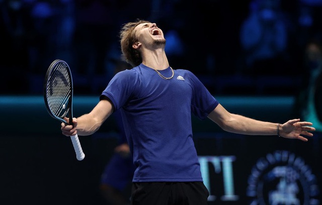 Thắng thuyết phục Medvedev, Alexander Zverev lần thứ 2 đăng quang ATP Finals - Ảnh 2.