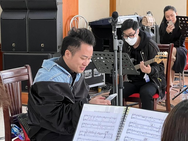 Tùng Dương hào hứng luyện tập cho Con đường âm nhạc - Ảnh 1.