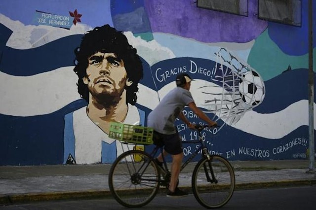 Thế giới tưởng niệm 1 năm ngày mất của Diego Maradona - Ảnh 2.