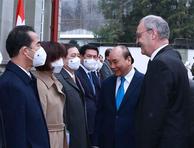 Lễ đón chính thức Chủ tịch nước Nguyễn Xuân Phúc thăm Liên bang Thụy Sĩ - Ảnh 7.