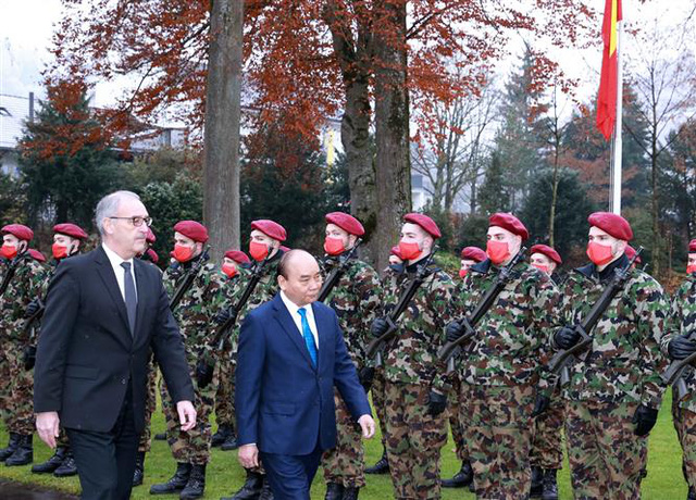 Lễ đón chính thức Chủ tịch nước Nguyễn Xuân Phúc thăm Liên bang Thụy Sĩ - Ảnh 5.