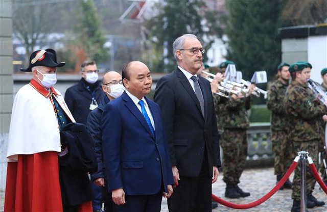 Lễ đón chính thức Chủ tịch nước Nguyễn Xuân Phúc thăm Liên bang Thụy Sĩ - Ảnh 3.