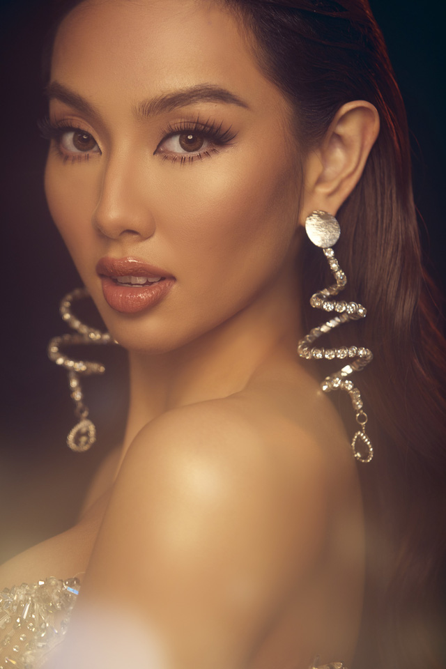 Thùy Tiên hé lộ đầm dạ hội Bán kết Miss Grand International 2021 - Ảnh 5.