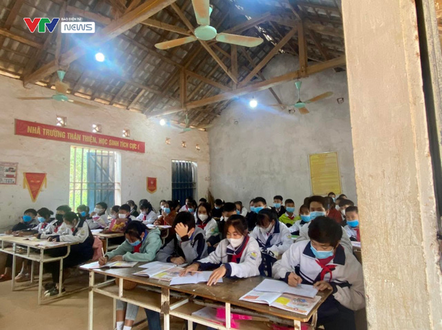 Quỹ Tấm lòng Việt trao 70 suất học bổng cho học sinh tỉnh Tuyên Quang - Ảnh 2.