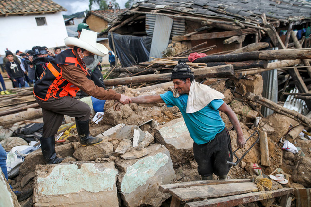 Động đất mạnh 7,5 độ tại miền Bắc Peru, hàng chục ngôi nhà bị phá hủy - Ảnh 4.