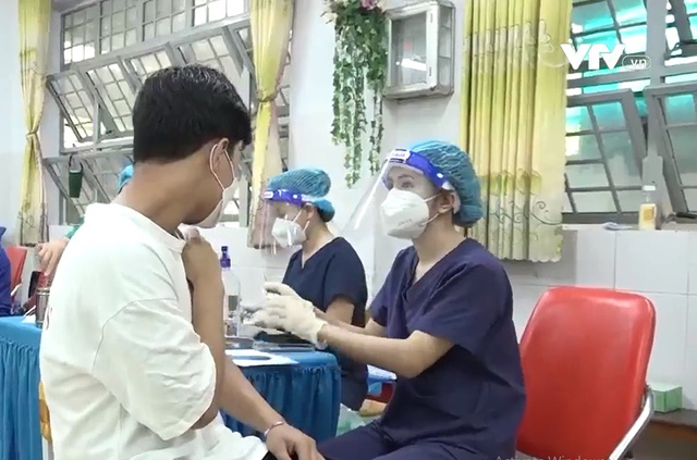 TP Hồ Chí Minh hoàn thành tiêm vaccine COVID-19 mũi 2 cho trẻ từ 12-17 tuổi - Ảnh 1.