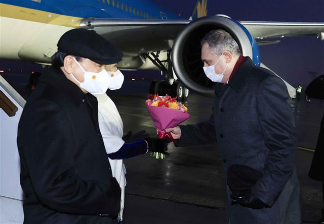 Chủ tịch nước Nguyễn Xuân Phúc và Phu nhân đến Thủ đô Moscow, thăm chính thức Liên Bang Nga - Ảnh 4.