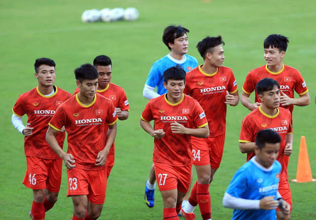 ĐT Việt Nam hứng khởi tập luyện trong ngày HLV trưởng Park Hang-seo trở lại - Ảnh 2.