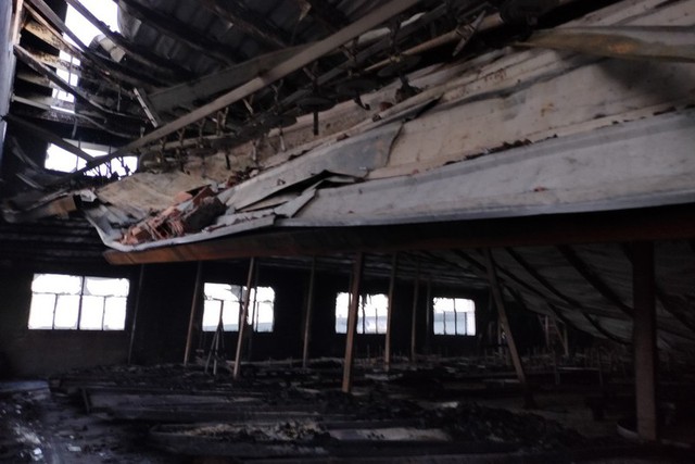 Xưởng gỗ tại Bình Dương cháy ngùn ngụt, 3 người bị bỏng - Ảnh 6.