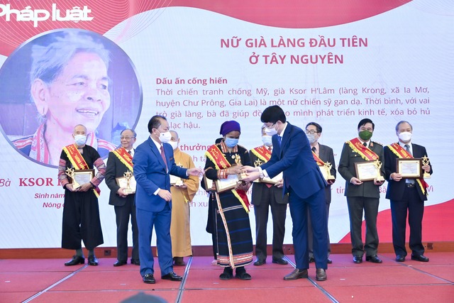 Vinh danh 50 gương sáng Pháp luật Việt Nam 2021 - Ảnh 2.