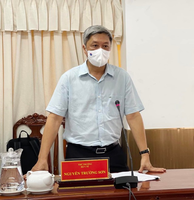 Thứ trưởng Bộ Y tế Nguyễn Trường Sơn kiểm tra công tác chống dịch tại Cần Thơ - Ảnh 1.