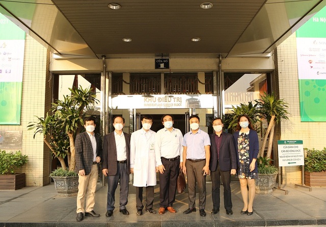 Bệnh viện Bạch Mai cử chuyên gia đầu ngành về hồi sức hỗ trợ điều trị bệnh nhân COVID-19 nặng tại An Giang - Ảnh 1.