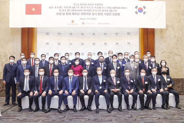 Chủ tịch Quốc hội Vương Đình Huệ dự toạ đàm bàn tròn với các tập đoàn lớn của Hàn Quốc - Ảnh 1.