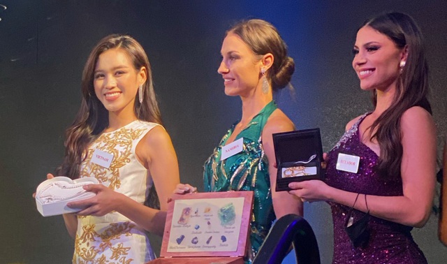 Đỗ Thị Hà khoe sắc vóc trước thềm chung kết Miss World 2021 - Ảnh 5.