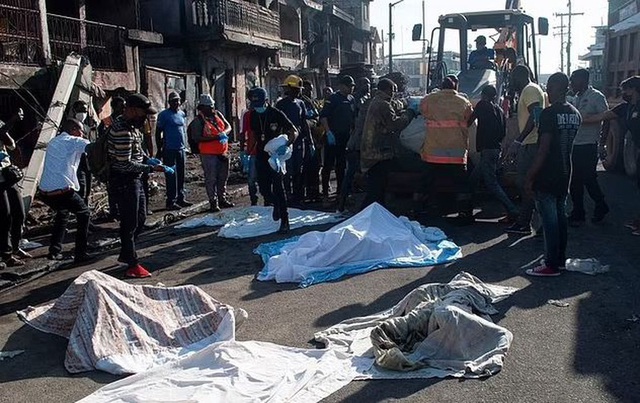 Xe bồn chở nhiên liệu phát nổ khiến hơn 60 người tử vong ở Haiti - Ảnh 1.