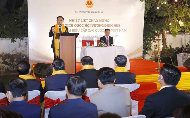 Chủ tịch Quốc hội gặp cộng đồng người Việt tại Ấn Độ - Ảnh 1.