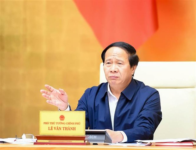 Phó Thủ tướng Lê Văn Thành: Bão muộn, hướng di chuyển bất thường nên không được chủ quan - Ảnh 1.