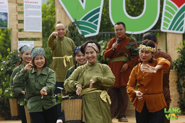 Diễn viên Nguyệt Hằng trổ tài nhảy múa cùng chị em dân tộc Mường - Ảnh 7.
