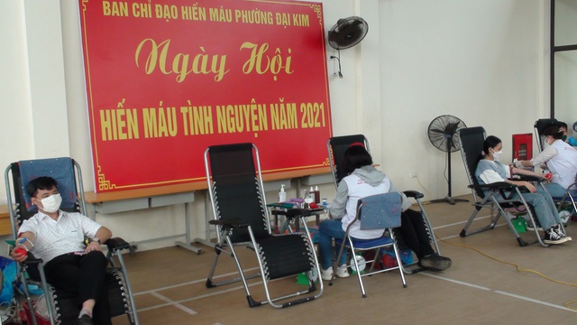 Hàng trăm người dân Hà Nội tham gia hiến máu giữa mùa dịch - Ảnh 4.