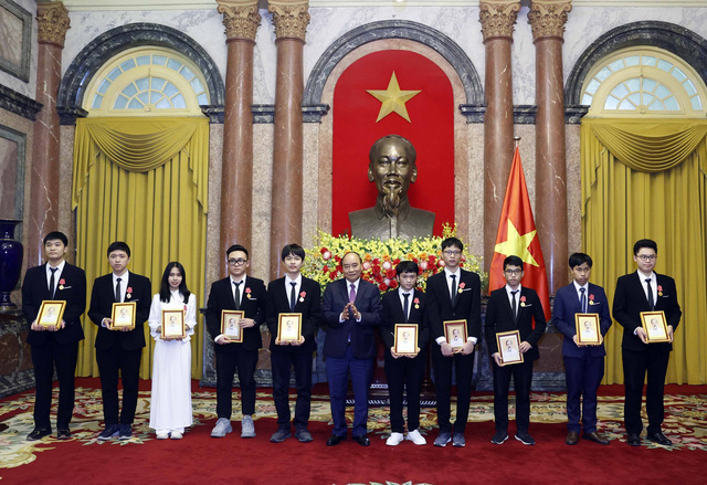 Chủ tịch nước trao tặng Huân chương lao động cho học sinh đoạt giải Olympic và Khoa học kỹ thuật quốc tế 2021 - Ảnh 5.