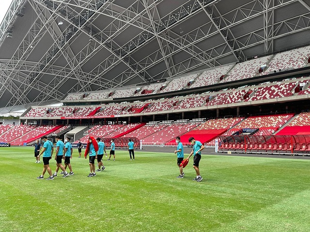 AFF Cup 2020 | ĐT Việt Nam làm quen sân vận động quốc gia Singapore - Ảnh 1.