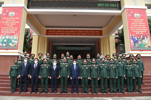 Thủ tướng Phạm Minh Chính chúc mừng cán bộ, chiến sĩ Quân khu 4 và tỉnh Quảng Bình - Ảnh 2.