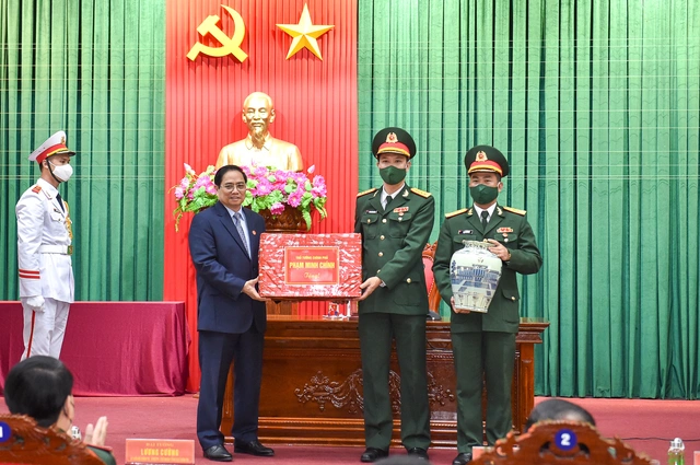 Thủ tướng Phạm Minh Chính chúc mừng cán bộ, chiến sĩ Quân khu 4 và tỉnh Quảng Bình - Ảnh 3.