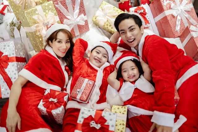 Sao Việt đón Giáng Sinh ấm áp bên gia đình - Ảnh 1.