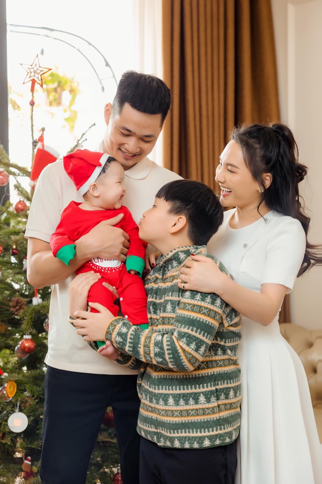 Sao Việt đón Giáng Sinh ấm áp bên gia đình - Ảnh 4.