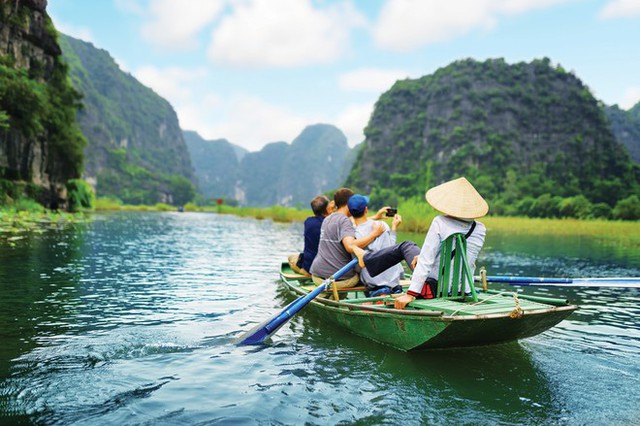 “Lên dây cót” phục hồi du lịch - Ảnh 1.