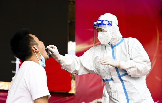 Châu Âu ghi nhận số ca mắc COVID-19 cao kỷ lục, Trung Quốc có số ca nhiễm cộng đồng cao nhất trong 21 tháng - Ảnh 2.