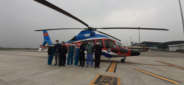 Bay trực thăng ra đảo Bạch Long Vĩ cứu bệnh nhân chửa ngoài tử cung vỡ nguy kịch - Ảnh 1.