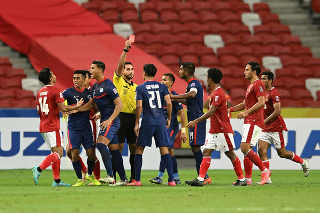 HLV Indonesia khen trọng tài sau trận đấu với ĐT Singapore - Ảnh 1.
