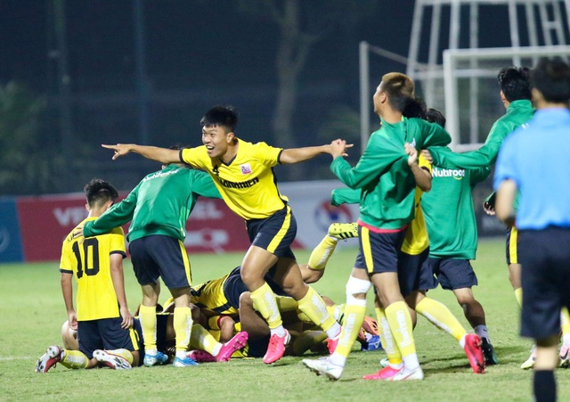 Thắng kịch tính U21 Hà Nội, HVBĐ Nutifood vô địch Giải bóng đá U21 Quốc gia 2021 - Ảnh 2.