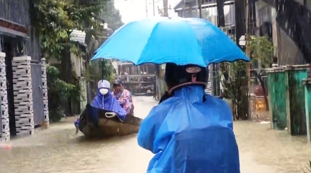 Hồ Phú Ninh xả lũ, TP Tam Kỳ tái diễn cảnh ngập lụt - Ảnh 2.