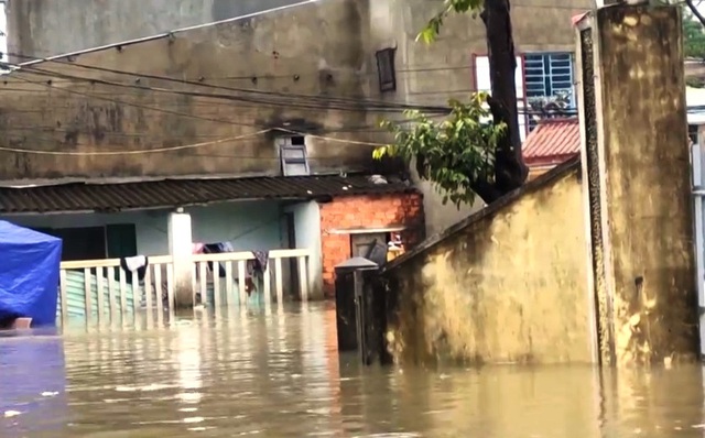 Hồ Phú Ninh xả lũ, TP Tam Kỳ tái diễn cảnh ngập lụt - Ảnh 1.