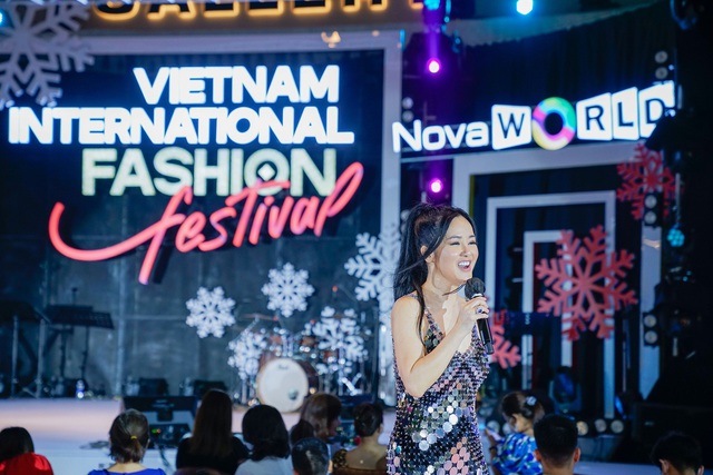 Thăng hoa cảm xúc với Lễ hội thời trang quốc tế Việt Nam 2021 - Ảnh 1.