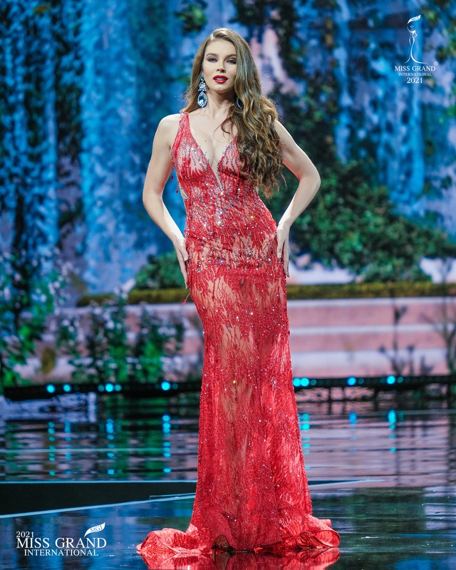 Bán kết Miss Grand International 2021: Thí sinh đọ dáng trong trang phục dạ hội - Ảnh 15.