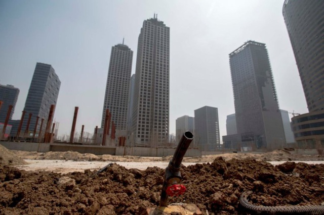 Các thành phố Trung Quốc cố gắng ngăn đà giảm giá nhà - Ảnh 1.
