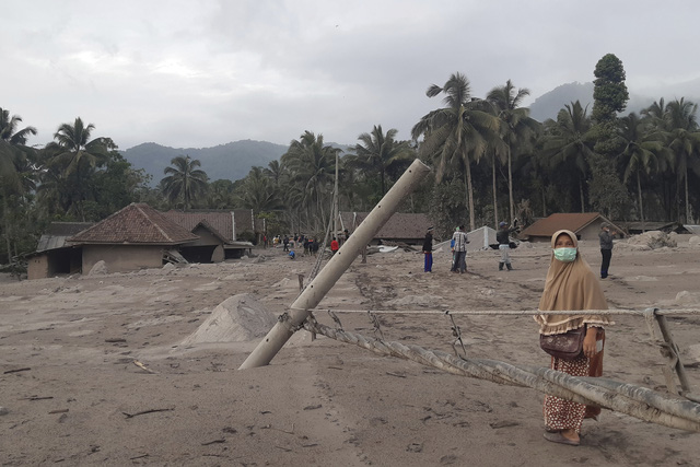 Số nạn nhân thiệt mạng do núi lửa Semeru phun trào ở Indonesia tăng lên 34 người - Ảnh 1.