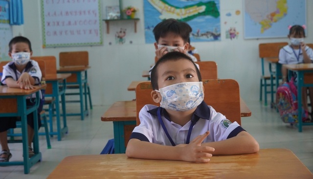 TP Hồ Chí Minh xem xét hoãn cho học sinh lớp 1 đi học - Ảnh 1.