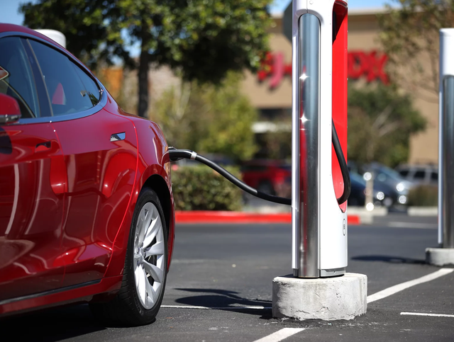 Đề xuất giảm thuế tiêu thụ đặc biệt với ô tô điện trong 5 năm - Ảnh 1.