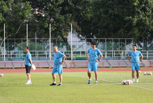ĐT Việt Nam tích cực tái tạo năng lượng, chuẩn bị cho trận đấu với Malaysia - Ảnh 1.