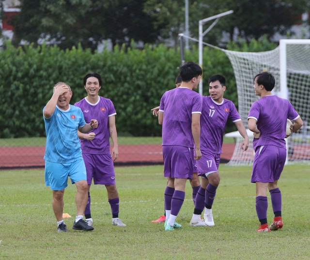 ĐT Việt Nam tích cực tái tạo năng lượng, chuẩn bị cho trận đấu với Malaysia - Ảnh 4.