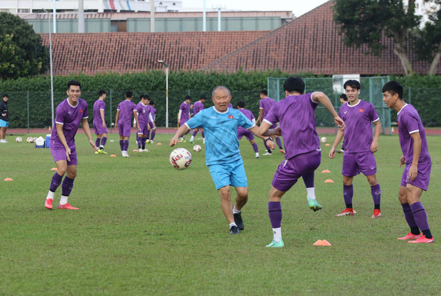 ĐT Việt Nam tích cực tái tạo năng lượng, chuẩn bị cho trận đấu với Malaysia - Ảnh 5.
