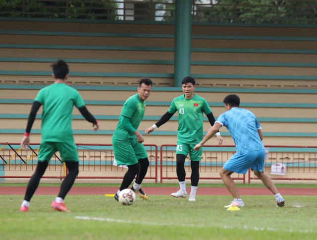 ĐT Việt Nam tích cực tái tạo năng lượng, chuẩn bị cho trận đấu với Malaysia - Ảnh 8.
