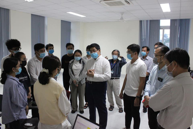 Sinh viên trường Đại học Y Dược TP Hồ Chí Minh tình nguyện tham gia phòng chống dịch COVID-19 - Ảnh 1.