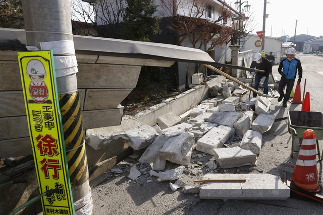 Vẫn còn dư chấn mạnh sau trận động đất ở Nhật Bản, số người bị thương tăng lên hơn 100 - Ảnh 2.